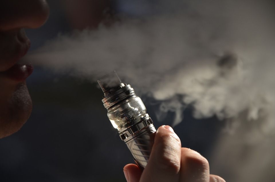 Vapingo-elektrinių cigarečių rūkymo rizika